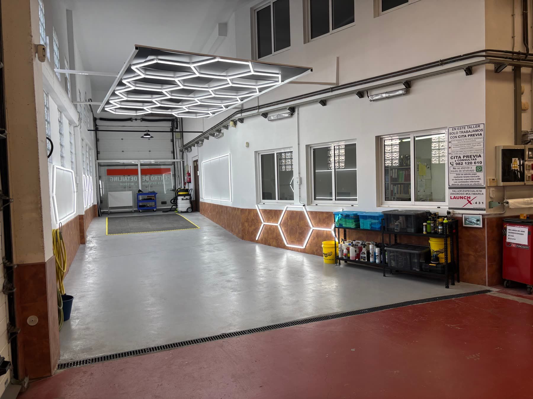 Interior del taller de Garage Rodríguez en Ribadeo