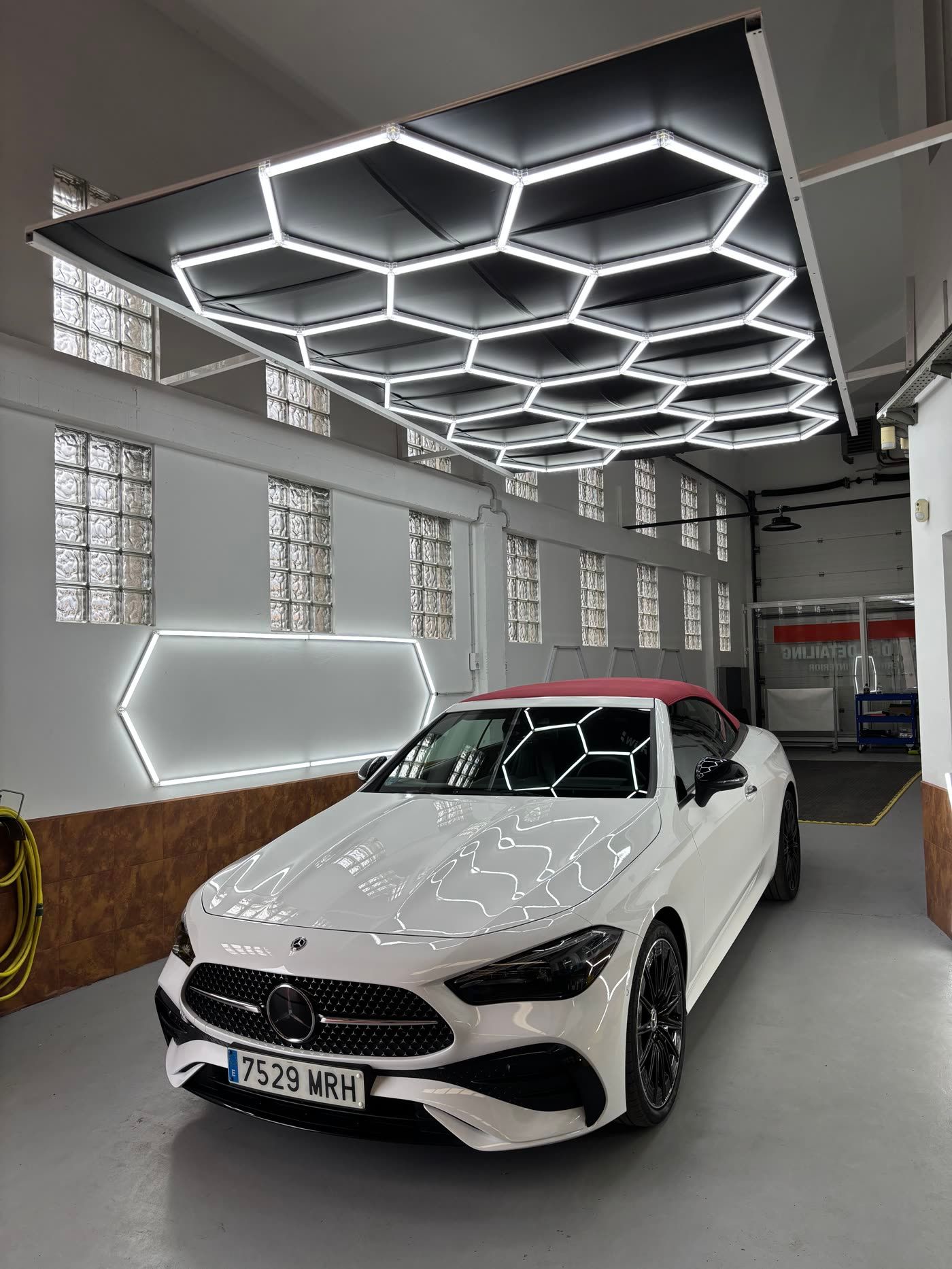 Mercedes en las instalaciones de Garage Rodríguez en Ribadeo